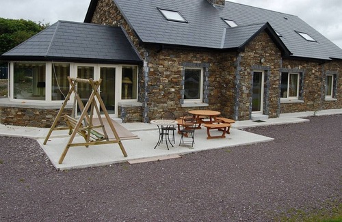 Sneem House | Sneem River Holiday Home, A luxury self-catering Rental with 6 Bedrooms
