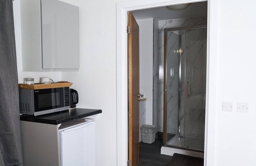 Northampton House | Snooze Luxe House Room 3
