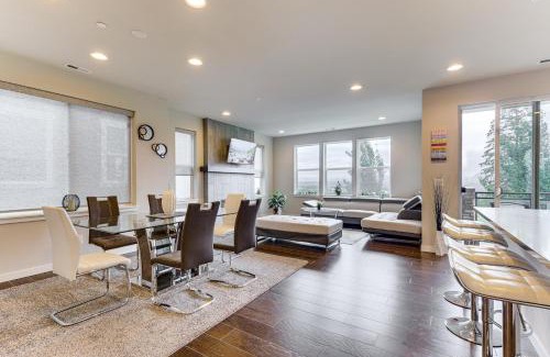 Snoqualmie Ridge House | Snoqualmie Townhome with Balcony and Mountain Views!