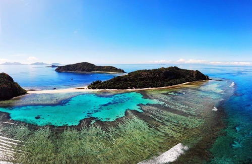 Lautoka House | Snorkeling with sharks (homestay)