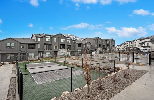 Mountain Green House | Snow Basin Ski Condo SPECIAL! 249/night! Brand NEW! Luxury 3-bedroom, sleeps 8.