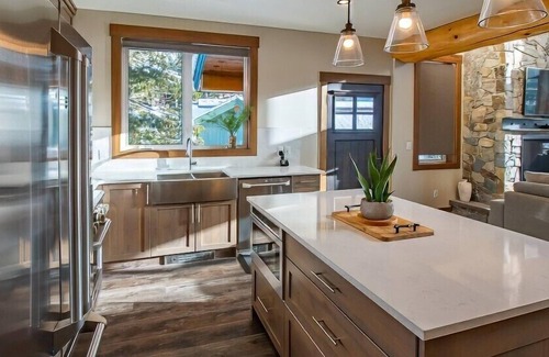 East Kootenay Cabin | Snow Creek Cabins by Fernie Lodging Co.