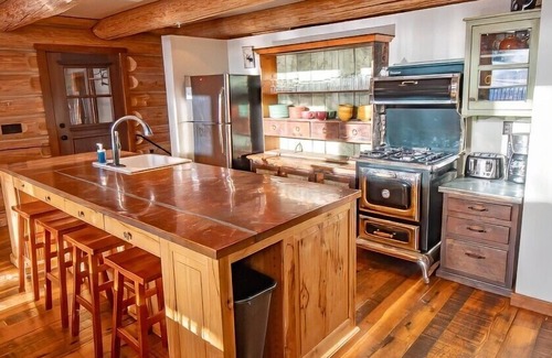East Kootenay Cabin | Snow Creek Cabins by Fernie Lodging Co.
