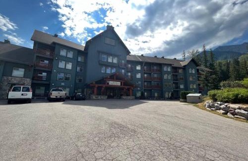East Kootenay Apartment | Snow Creek Lodge by StayIn