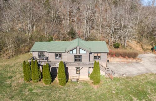 Columbia Villa | Snow Creek Retreat 20 minutes south of Franklin