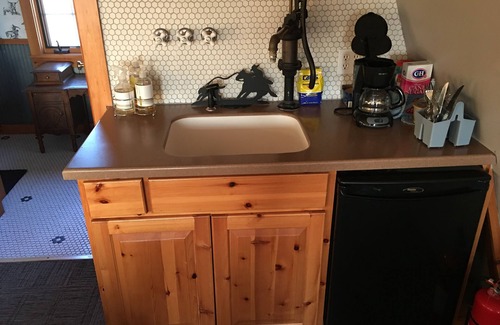 Republic County Cabin | Snow Goose Lodge at Gamekeeper's Marsh