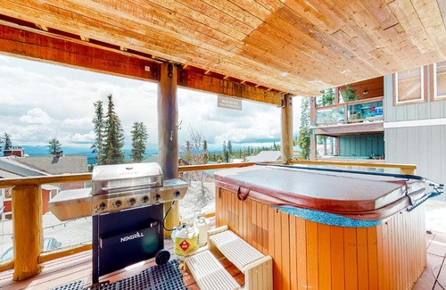 Snow Pine Estates Apartment | Snow Leopard's Retreat