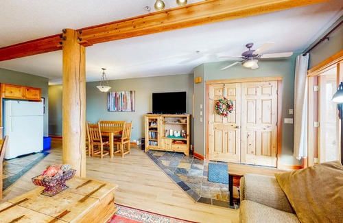 Snow Pine Estates Apartment | Snow Leopard's Retreat