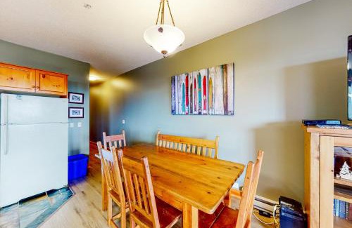 Snow Pine Estates Apartment | Snow Leopard's Retreat