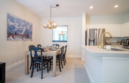 Ketchum Condo | Snow Star Serenade - Hot Tub + Gym + Walk to downtown & ski lifts!