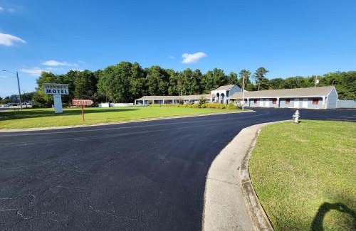 North Chesterfield Hotel | Snow White Motel