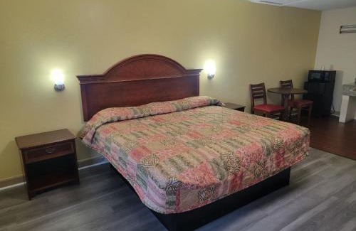 North Chesterfield Hotel | Snow White Motel