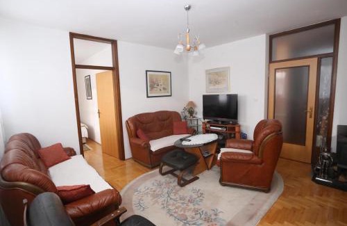 Pale Apartment | Snowball