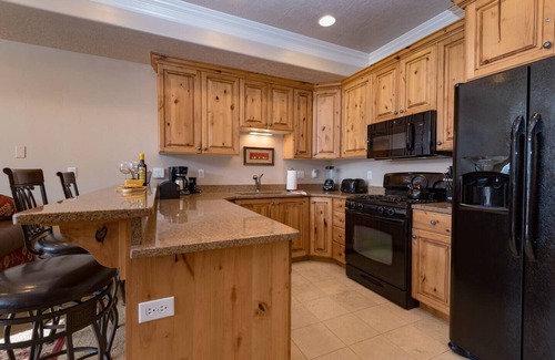 Ogden House | Snowbasin Haven LS42 | Hot Tub | Lake | Pool