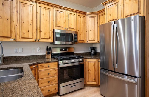 Ogden House | Snowbasin Lakehouse LS27 |Hot Tub|Pool |Pickleball