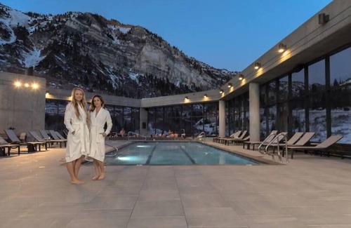 Salt Lake Mountain Resorts Condo | Snowbird Cliff Club Lux Condo-2 BR/3 BA-Sleeps 10. Great price!