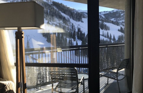 Salt Lake Mountain Resorts Condo | Snowbird Cliff Club/Ski in -Ski out! Dec. 27, 2025 – Jan. 3, 2026, 8050/wk