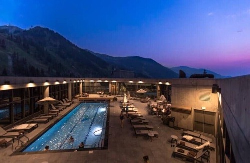 Salt Lake Mountain Resorts Condo | Snowbird Cliff Club SKI IN/OUT Studio sleeps 4 February 7 - 10