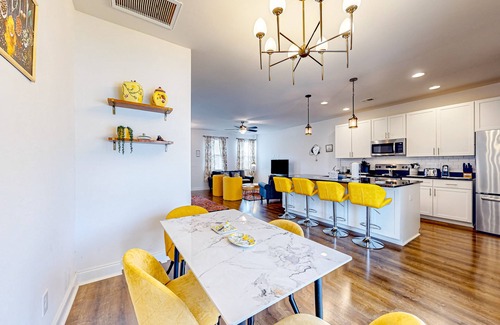 North Charleston House | Snowbird-friendly townhouse with pool, tennis court, & central AC