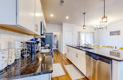 North Charleston House | Snowbird-friendly townhouse with pool, tennis court, & central AC