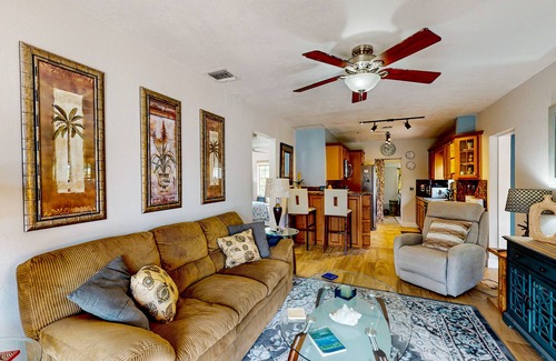 South Middle River House | Snowbird-friendly home with enclosed backyard, grill, patio, streaming, W/D, AC