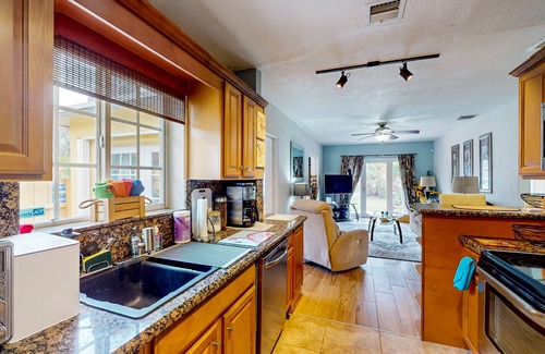 South Middle River House | Snowbird-friendly home with enclosed backyard, grill, patio, streaming, W/D, AC