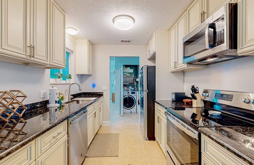 Port Orange House | Snowbird-friendly home near the beach with patio, washer/dryer, & central AC