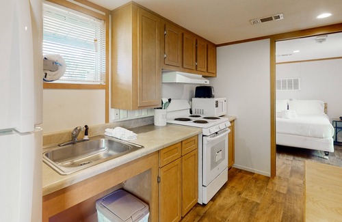Port St. Joe House | Snowbird-friendly home with central AC, full kitchen, and free WiFi
