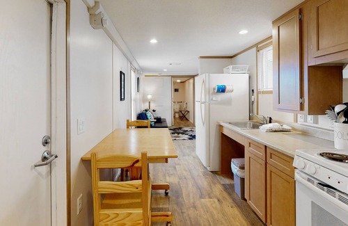 Port St. Joe House | Snowbird-friendly home with central AC, full kitchen, and free WiFi