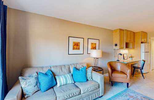 South Beach Condo | Snowbird-friendly studio condo near beach with tennis, pickleball, & water views