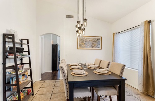 Continental Ranch House | Snowbird Haven! Hike, Bike, Shop.