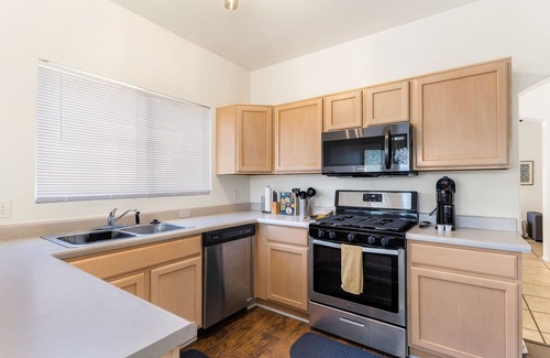 Continental Ranch House | Snowbird Haven! Hike, Bike, Shop.