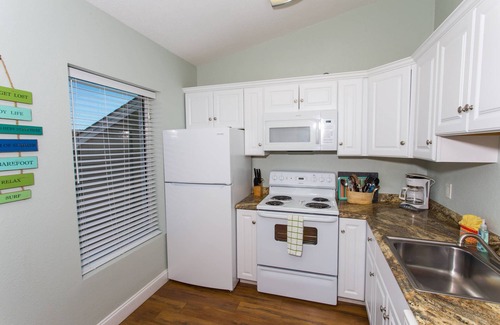 Fort Walton Beach Condo | Snowbird Rates |Waterview in FWB |Intracoastal Waterway |Sandy On-Site Beach |1 Queen |Fun Included