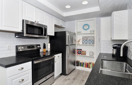 Del Obispo Condo | Snowbird Special! Jan-March. 2 bed/2 bath - Walk to Harbor!- Harbor Cove