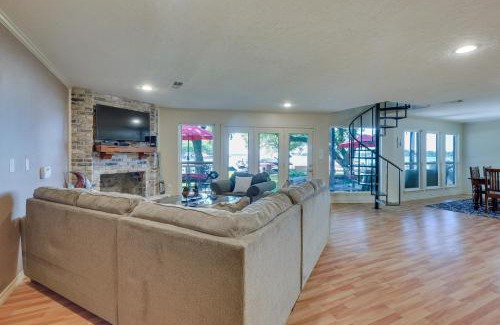 Walden on Lake Conroe House | Snowbirds Welcome Lakefront Montgomery Home