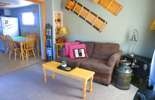 Idaho Springs Cabin | SNOWBOARD AND SKI IN THE MOUNTAINS! ENJOY HOT SPRINGS, SCENIC DRIVES, CASINOS