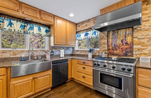 Fort Valley Cabin | Snowbowl Ranch Luxury Ski Lodge for 16