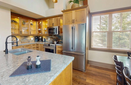 The Blue Mountains Condo | Snowbridge