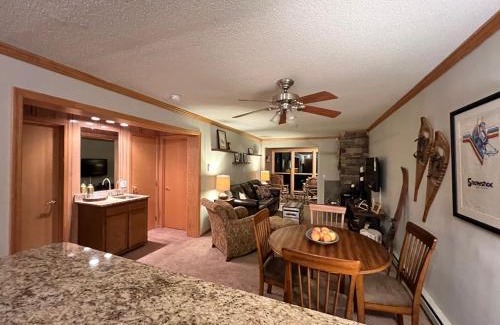 Snowshoe Apartment | Snowcrest Condo Walking Distance to Slopes
