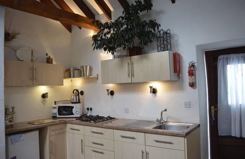 Bangor Cottage | Snowdonia farm cottage with hot tub & Gym