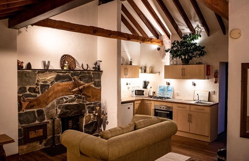 Bangor Cottage | Snowdonia farm cottage with hot tub & Gym