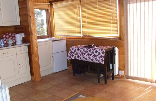 Bronaber Cabin | SNOWDONIA LOG CABIN RETREAT 4 BERTH FAMILY/PET FRIENDLY. STUNNING MOUNTAIN VIEWS