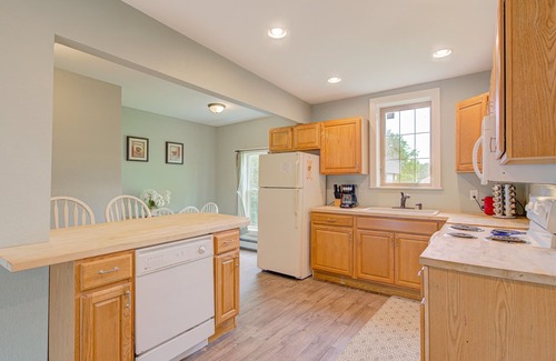 Lake City Apartment | Snowdrop Apartment - Just 10 Minutes to the Beach!