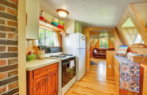 Clark Cabin | 'Snowflake Cabin' - Mins to Cody & Red Lodge!