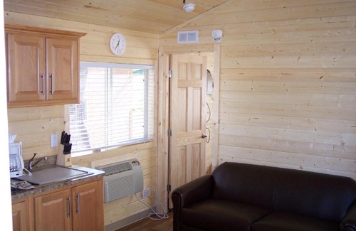Emigrant Gap Resort | Snowflower Camping Resort Cottage 7