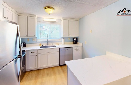 Sugar Mountain House | Snowlake B09 is the perfect choice for family gatherings, group ski trips, or a