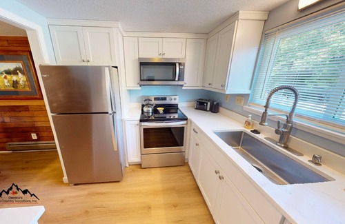 Sugar Mountain House | Snowlake B09 is the perfect choice for family gatherings, group ski trips, or a