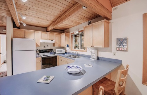 Glacier Cabin | Snowline Cabin #75 - WiFi - Gas F/P - Pets Ok