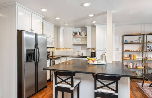 Snowmass Village Condo | Snowmass’ finest. Steps 2 the Slopes. Walk 2 grocery Pool hot tub parking wifi