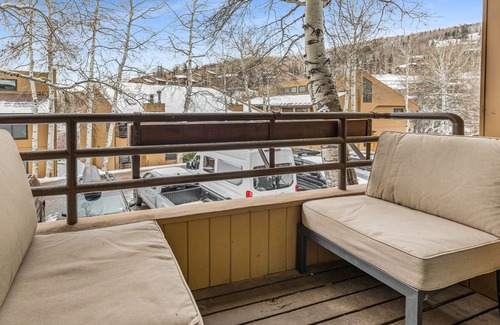 Snowmass Village Condo | Snowmass’ finest. Steps 2 the Slopes. Walk 2 grocery Pool hot tub parking wifi